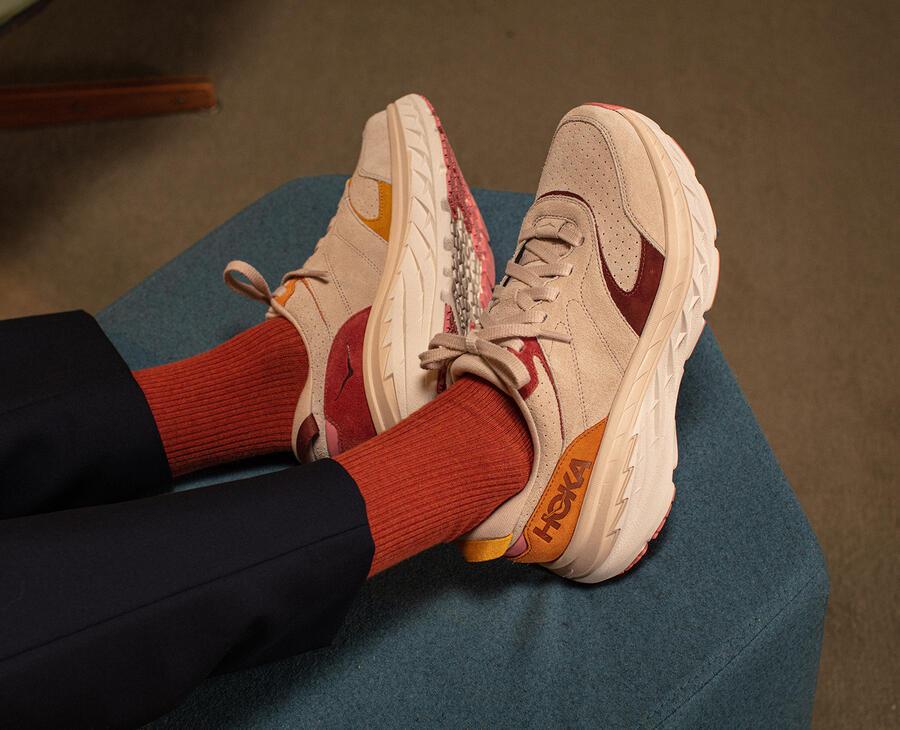 All Gender Hoka Bondi L Suede